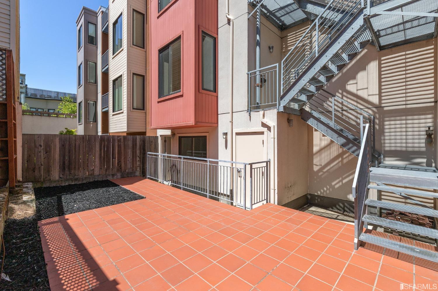 889 North Point Street Unit: 3