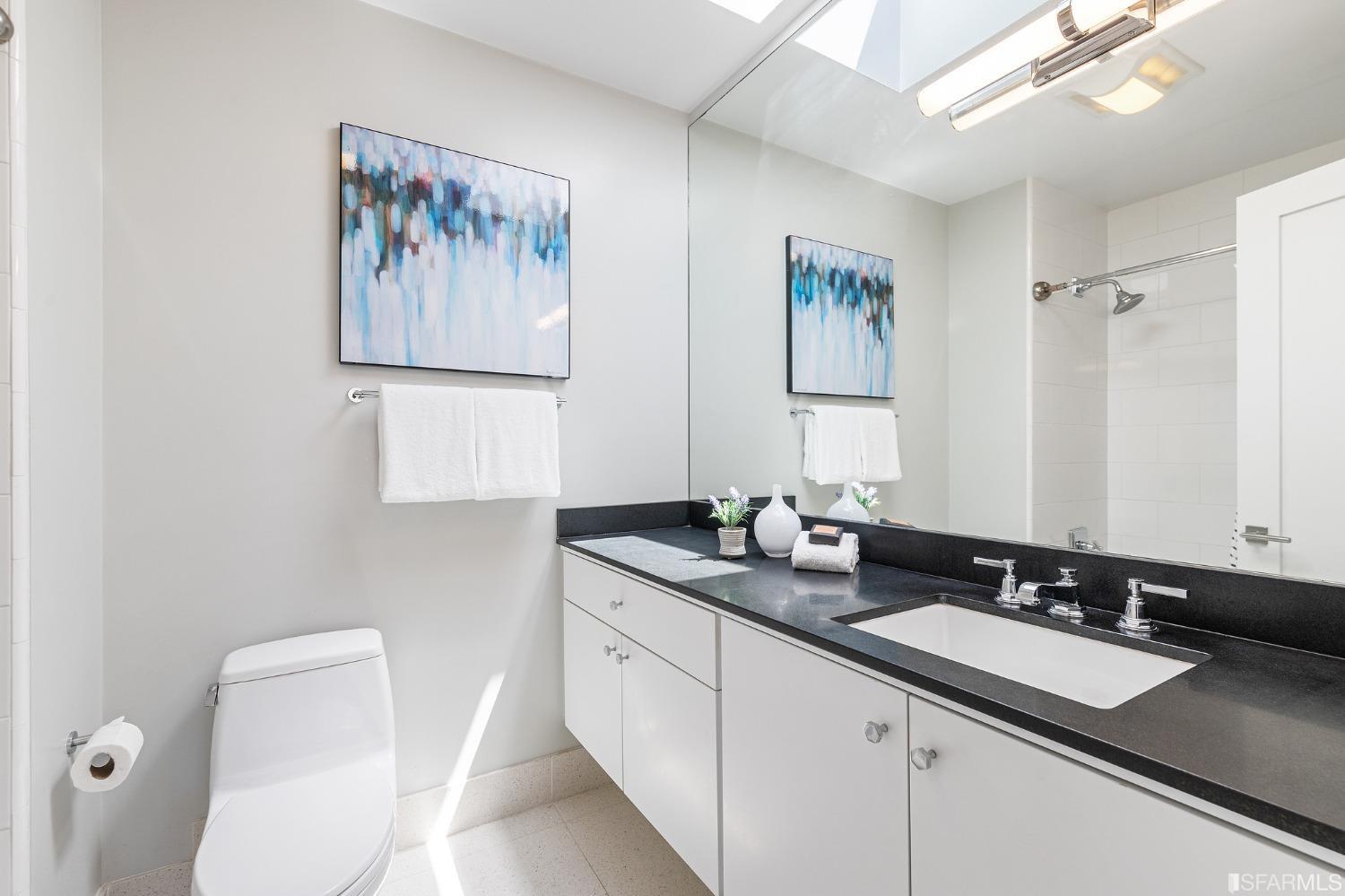 889 North Point Street Unit: 3