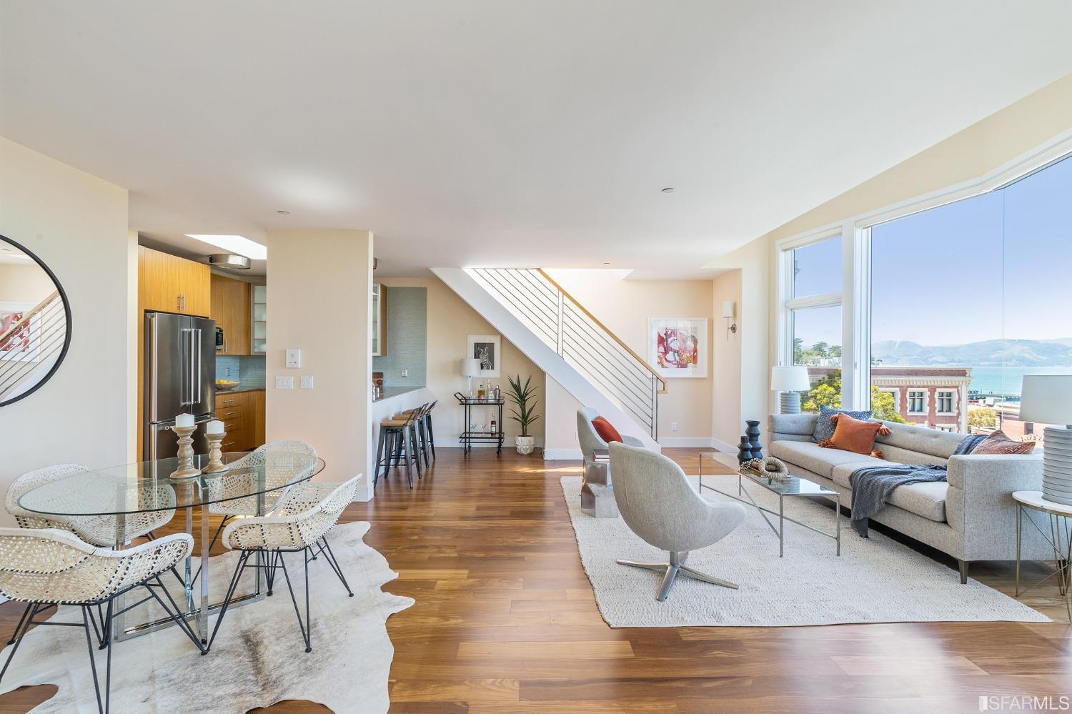 889 North Point Street Unit: 3