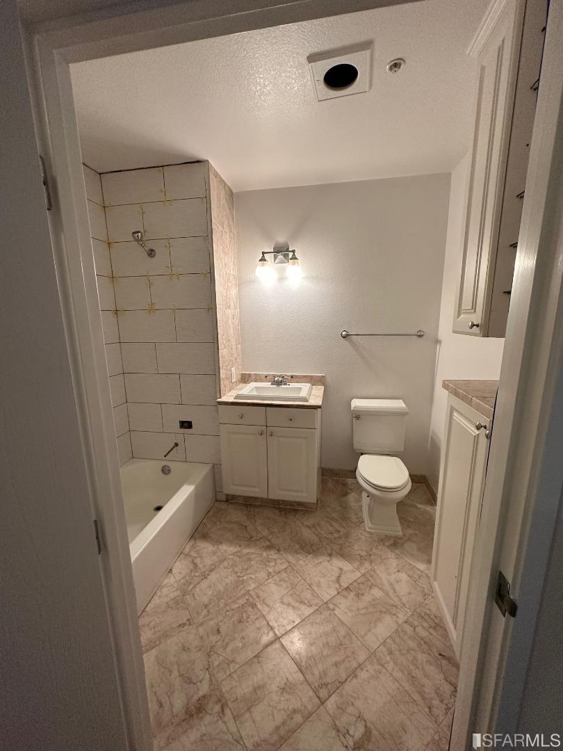 135 Valencia Street Unit: A405