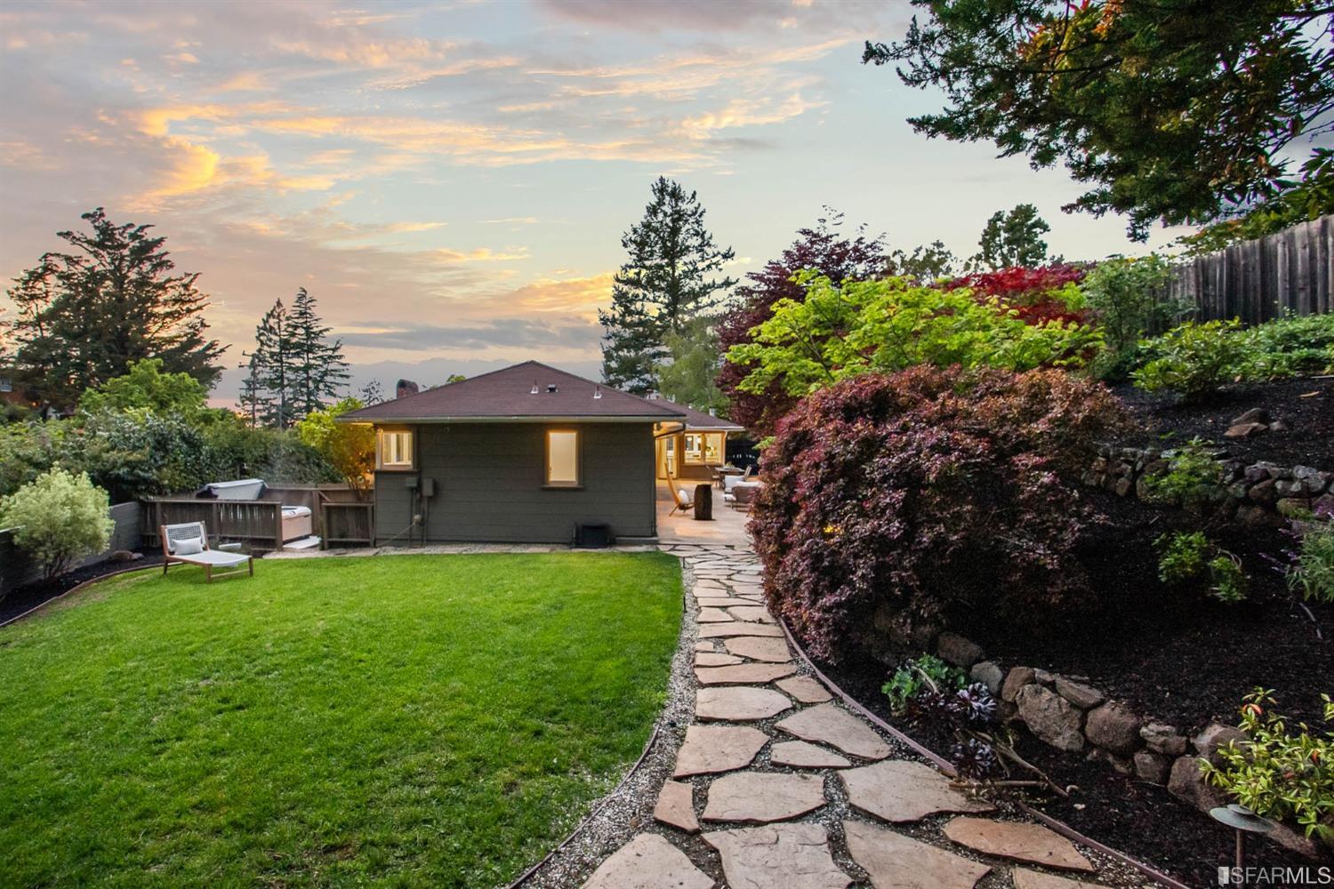 2616 Beaconsfield Place