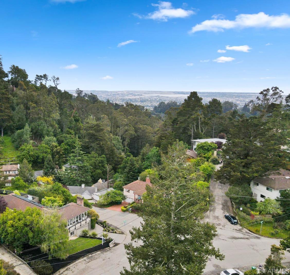 2616 Beaconsfield Place