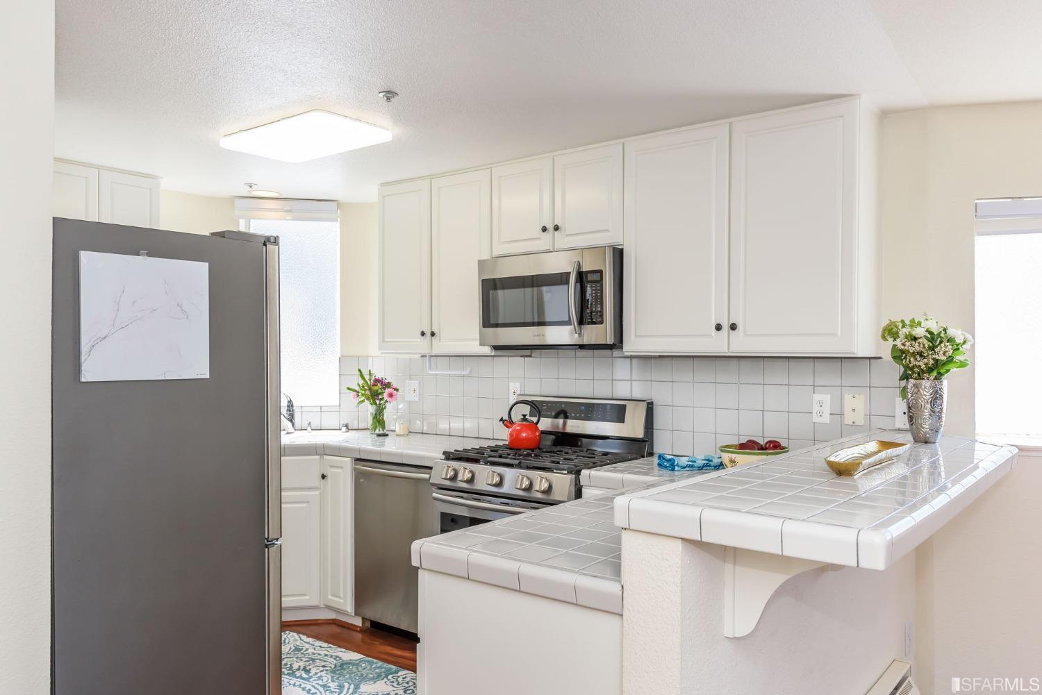 733 Filbert Street Unit: 6