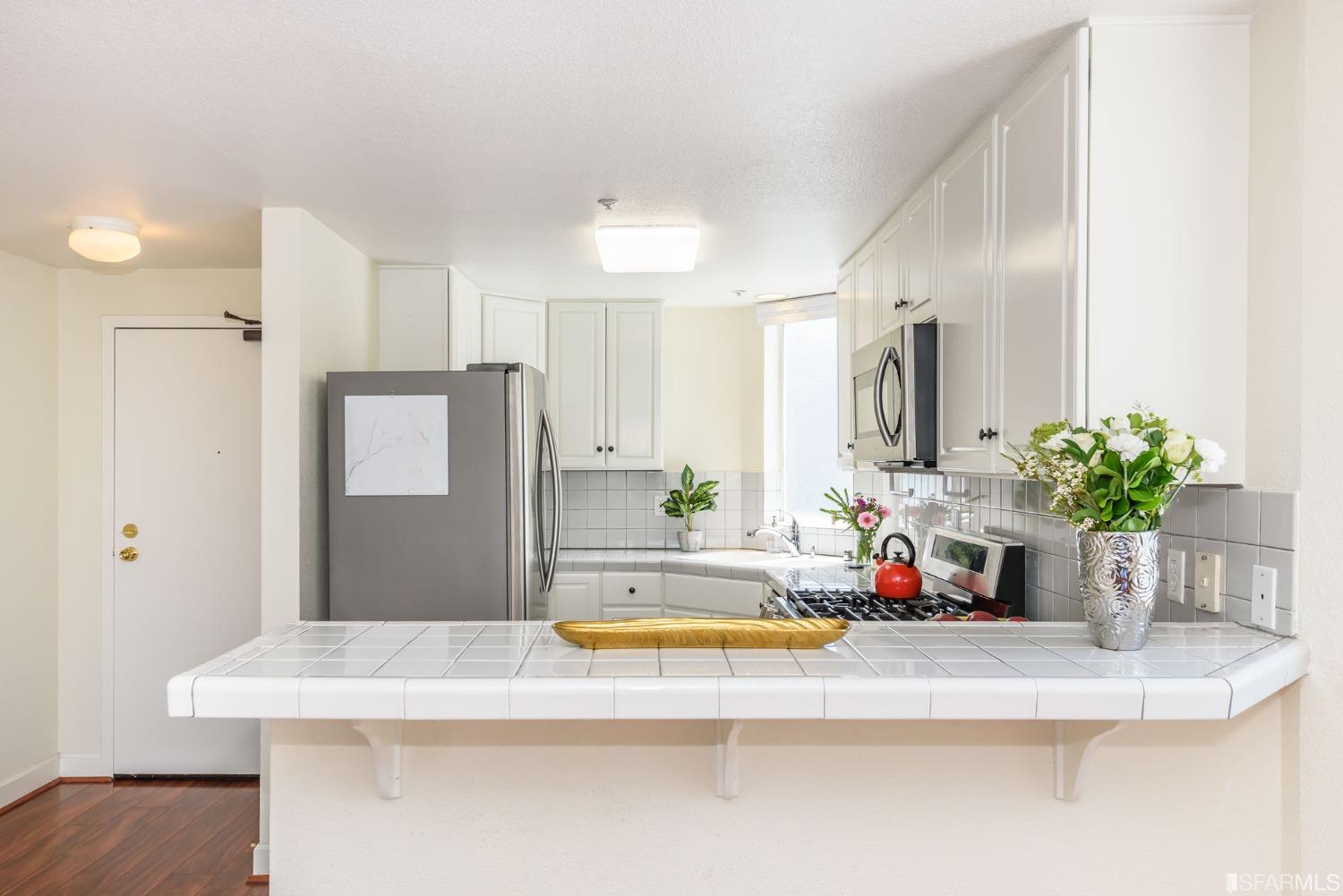 733 Filbert Street Unit: 6