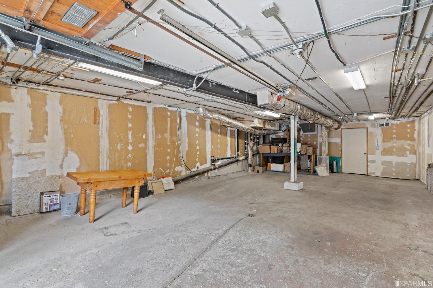 664 Elizabeth Street