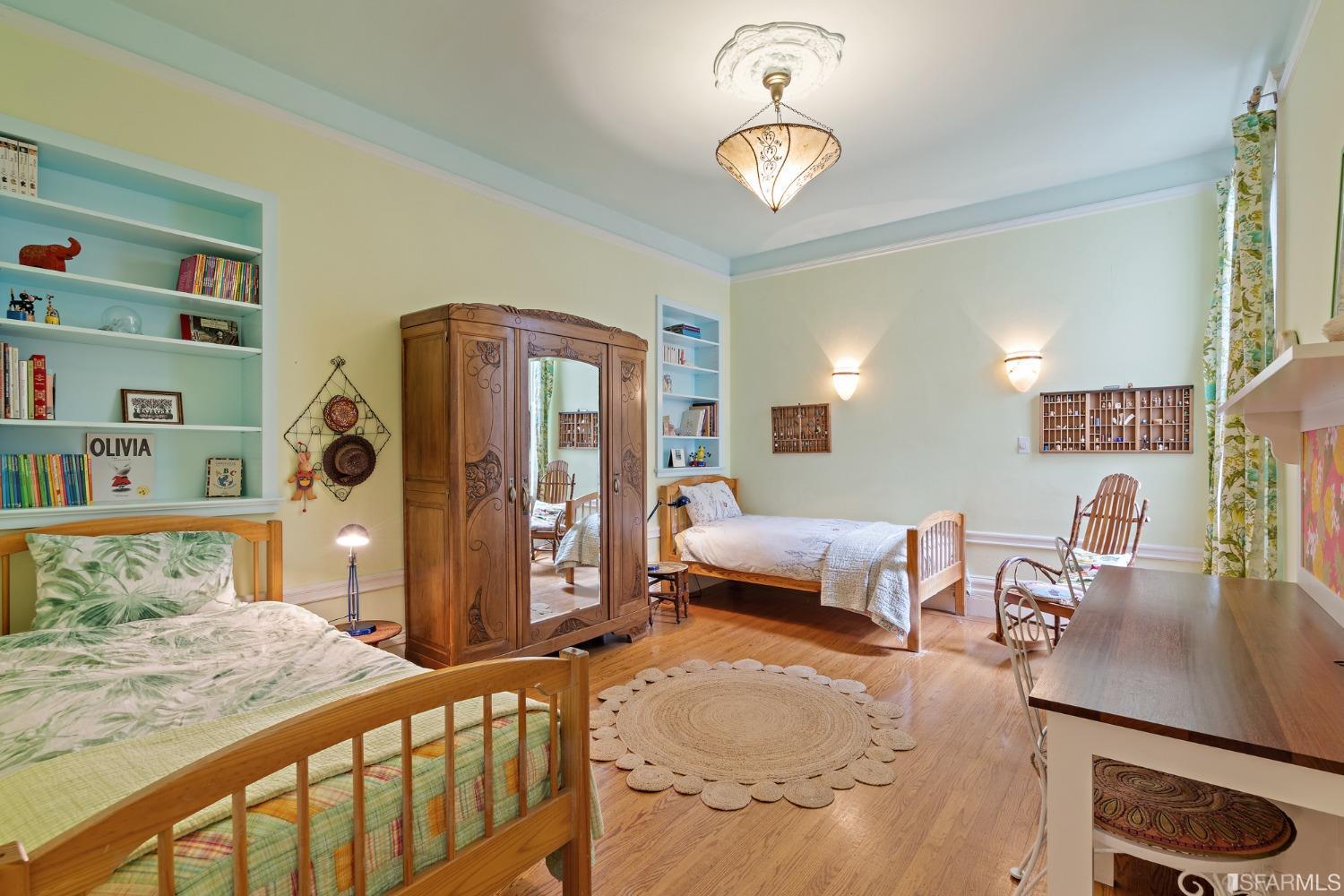 664 Elizabeth Street