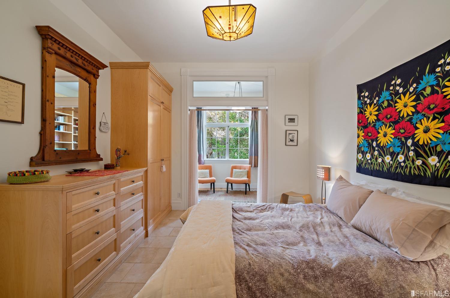 664 Elizabeth Street