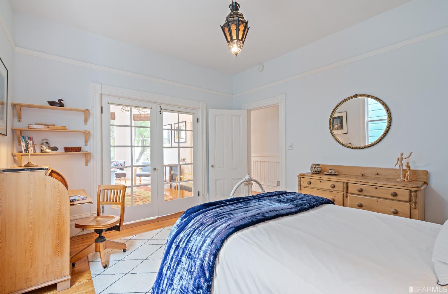 664 Elizabeth Street