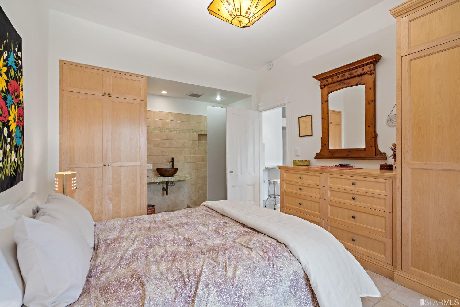 664 Elizabeth Street