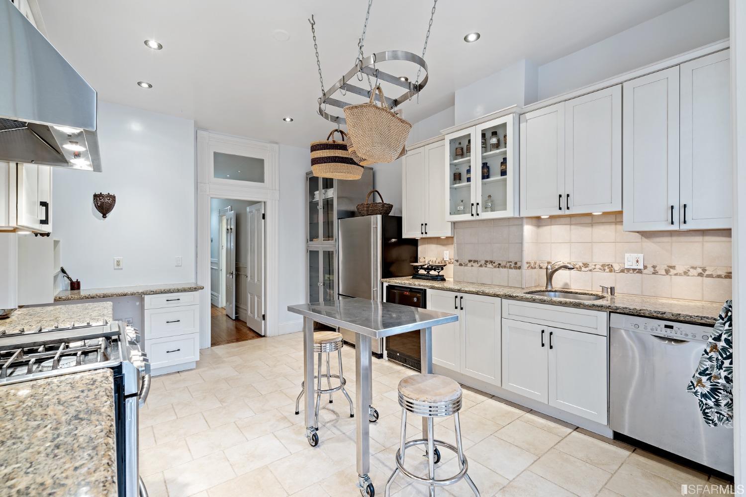 664 Elizabeth Street