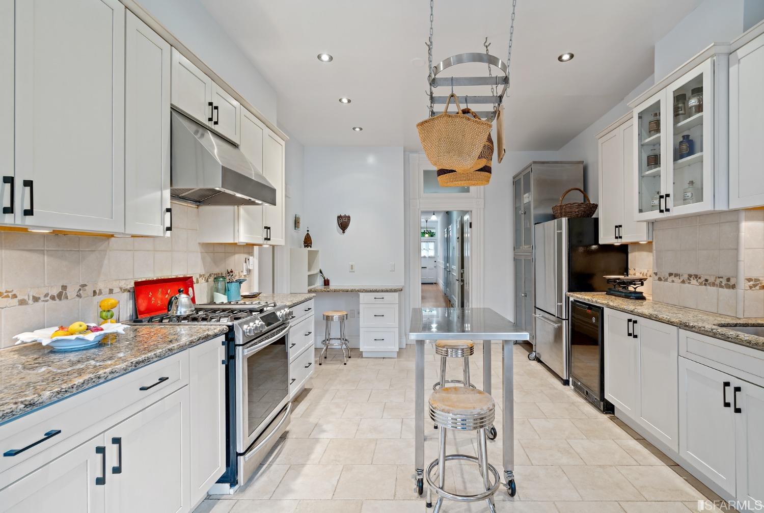 664 Elizabeth Street