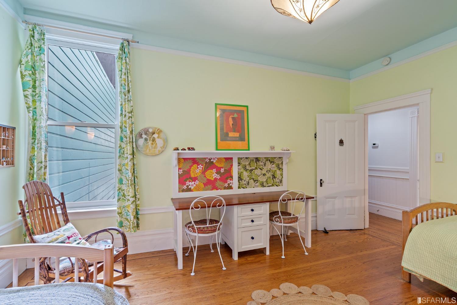 664 Elizabeth Street