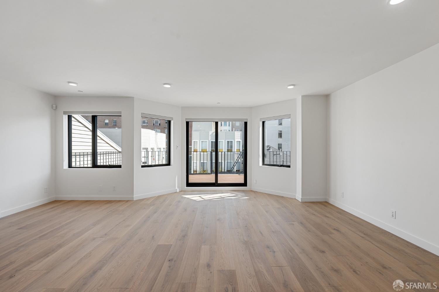 1624 Larkin Street Unit: 10