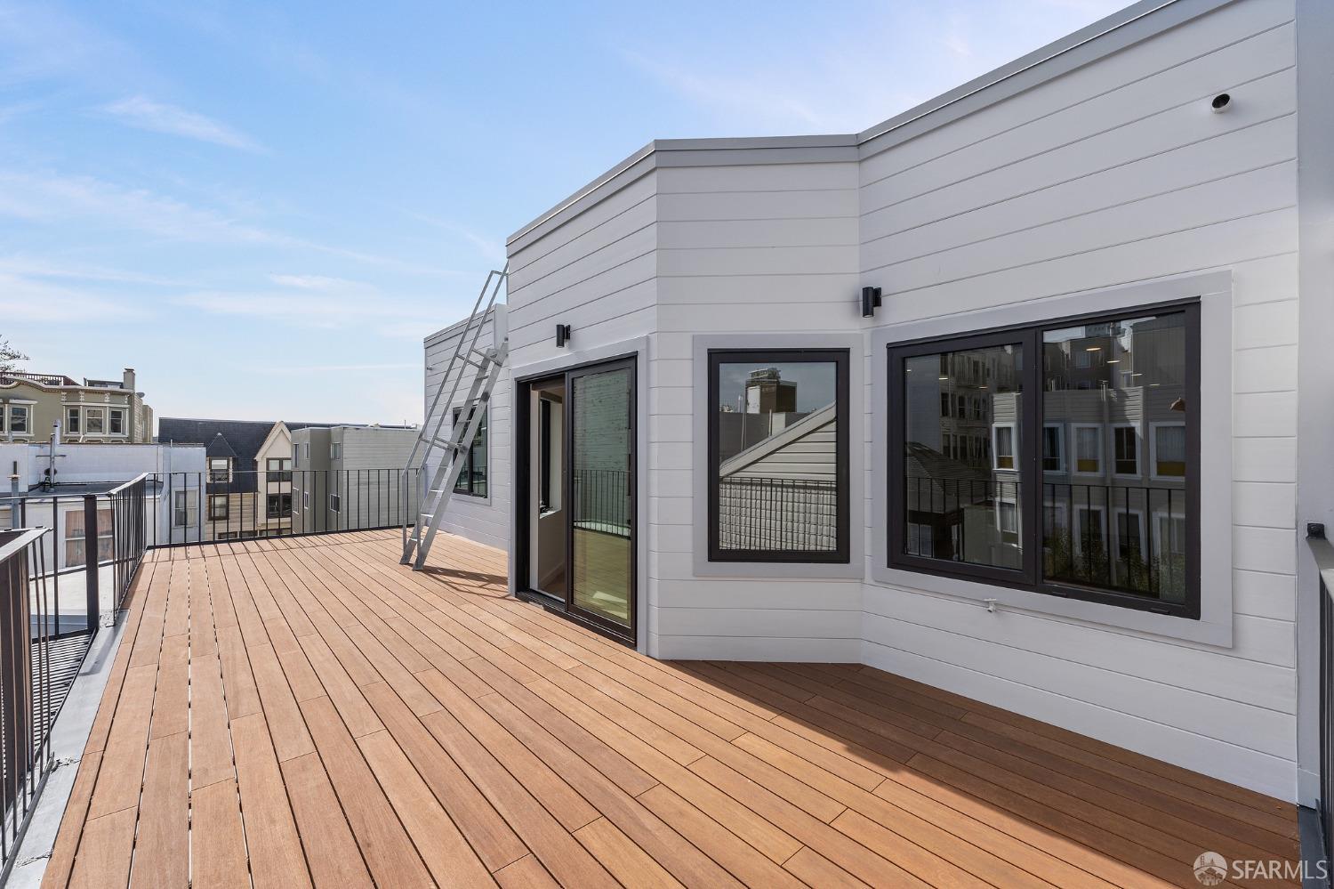 1624 Larkin Street Unit: 10