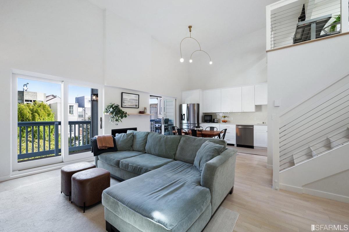 230 Grattan Street Unit: 3