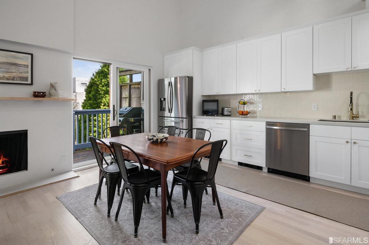 230 Grattan Street Unit: 3