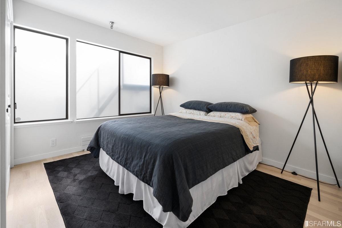 230 Grattan Street Unit: 3