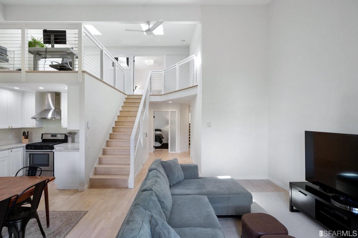 230 Grattan Street Unit: 3