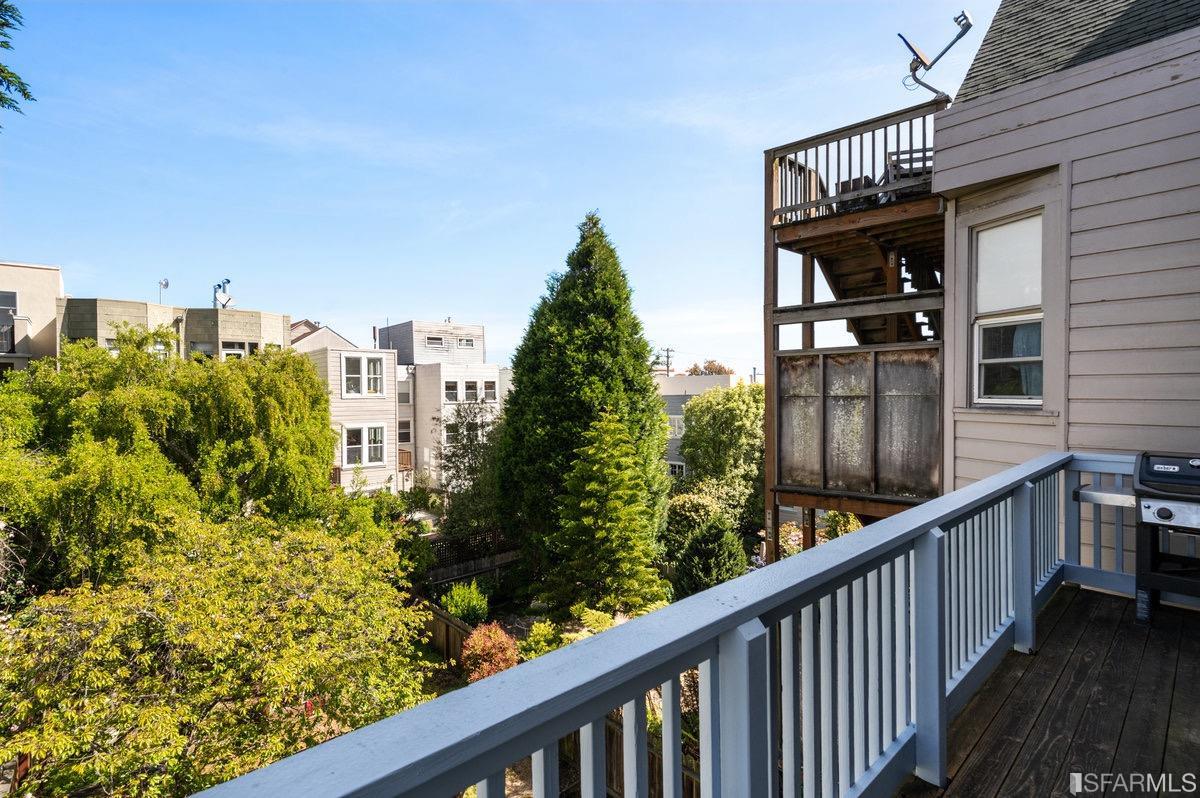 230 Grattan Street Unit: 3