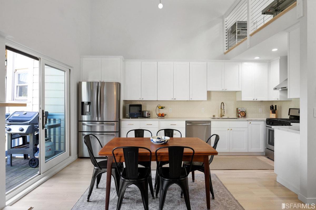 230 Grattan Street Unit: 3