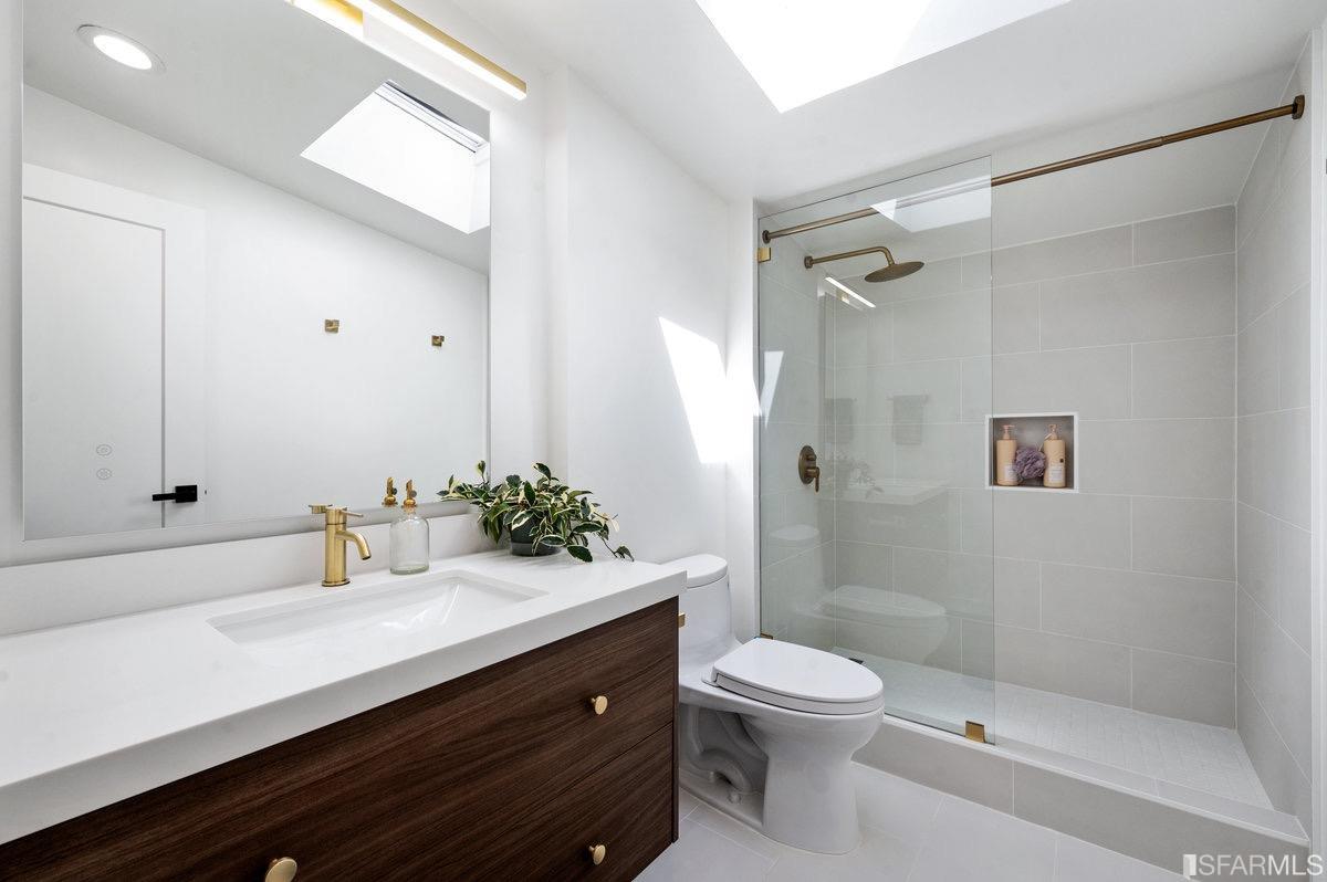 230 Grattan Street Unit: 3