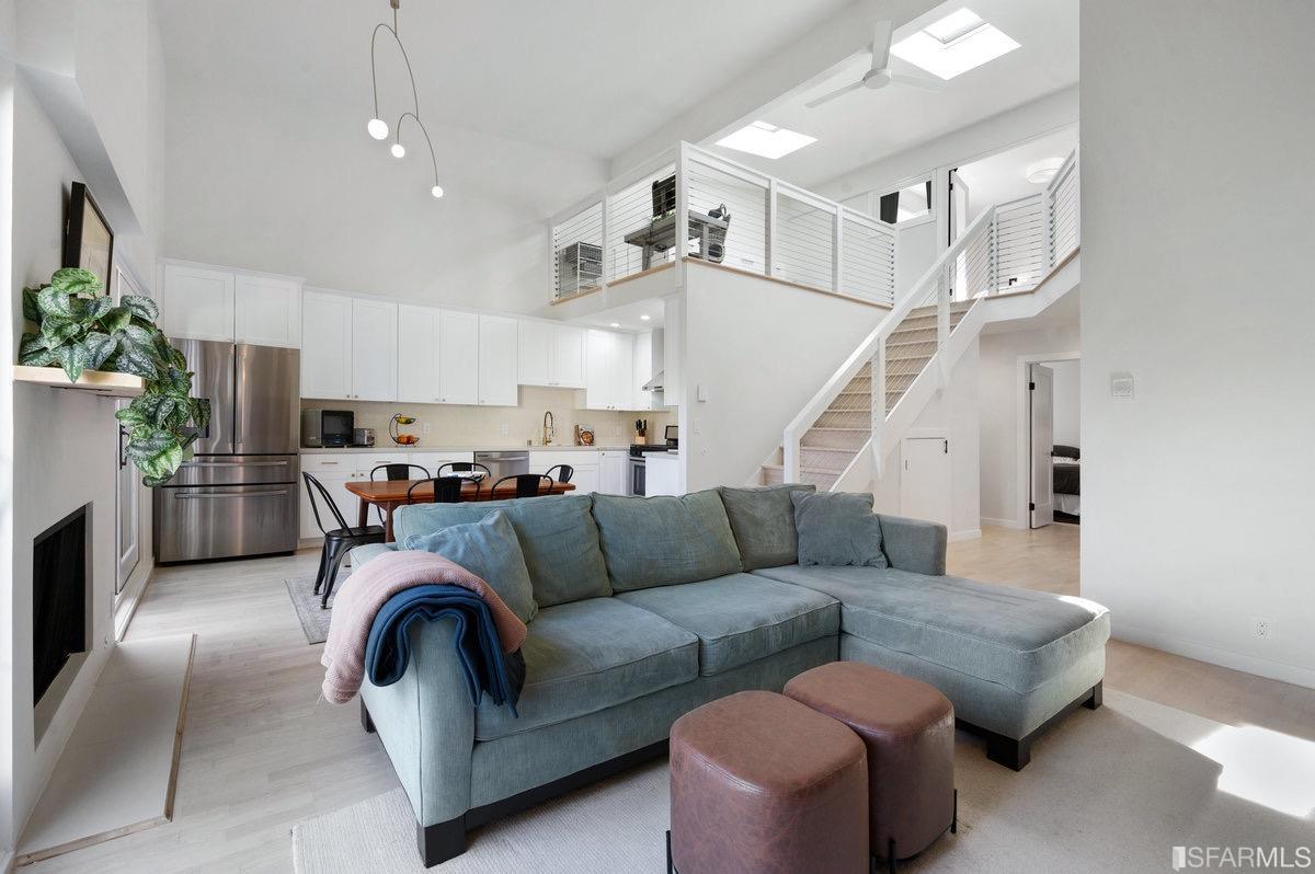 230 Grattan Street Unit: 3