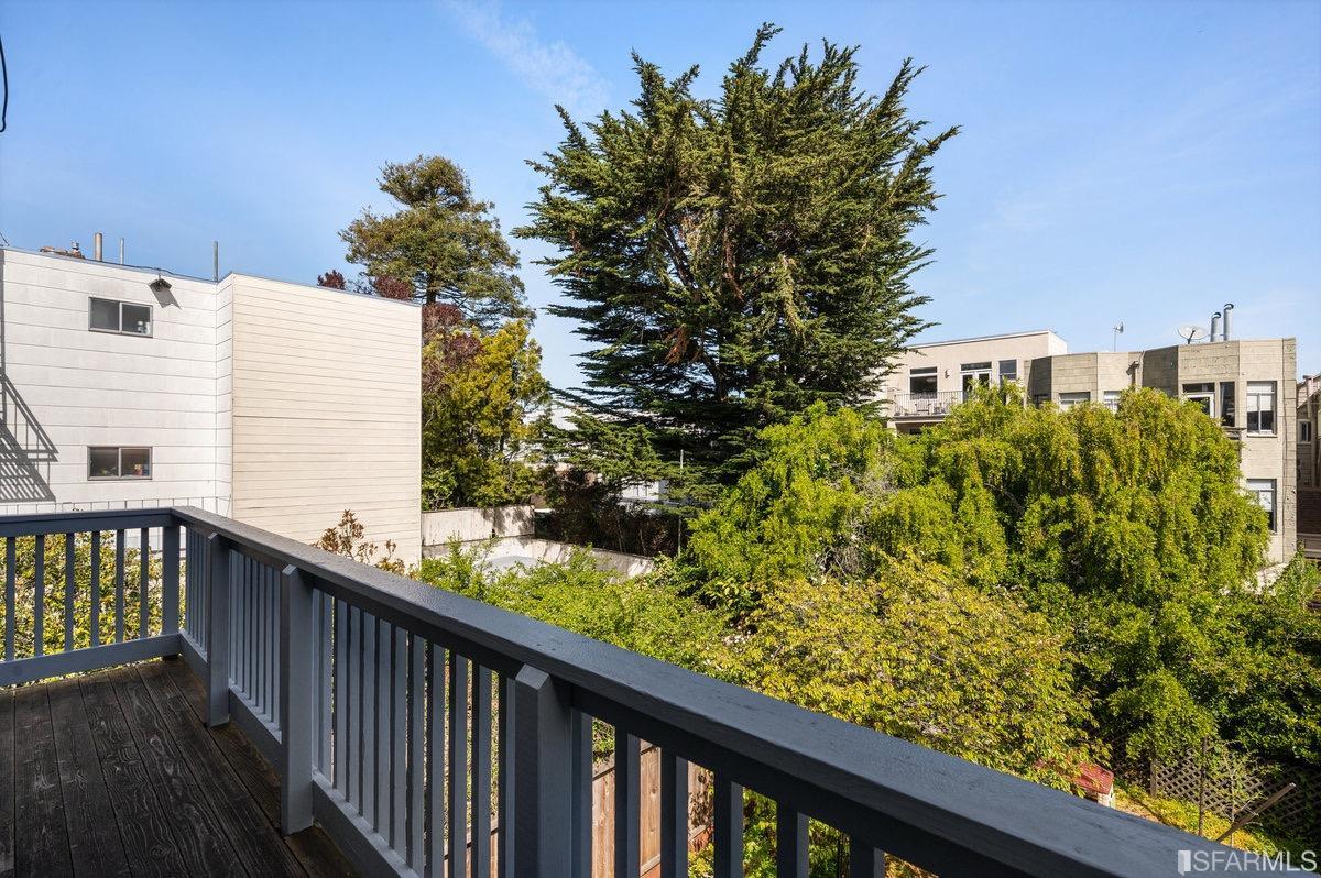 230 Grattan Street Unit: 3