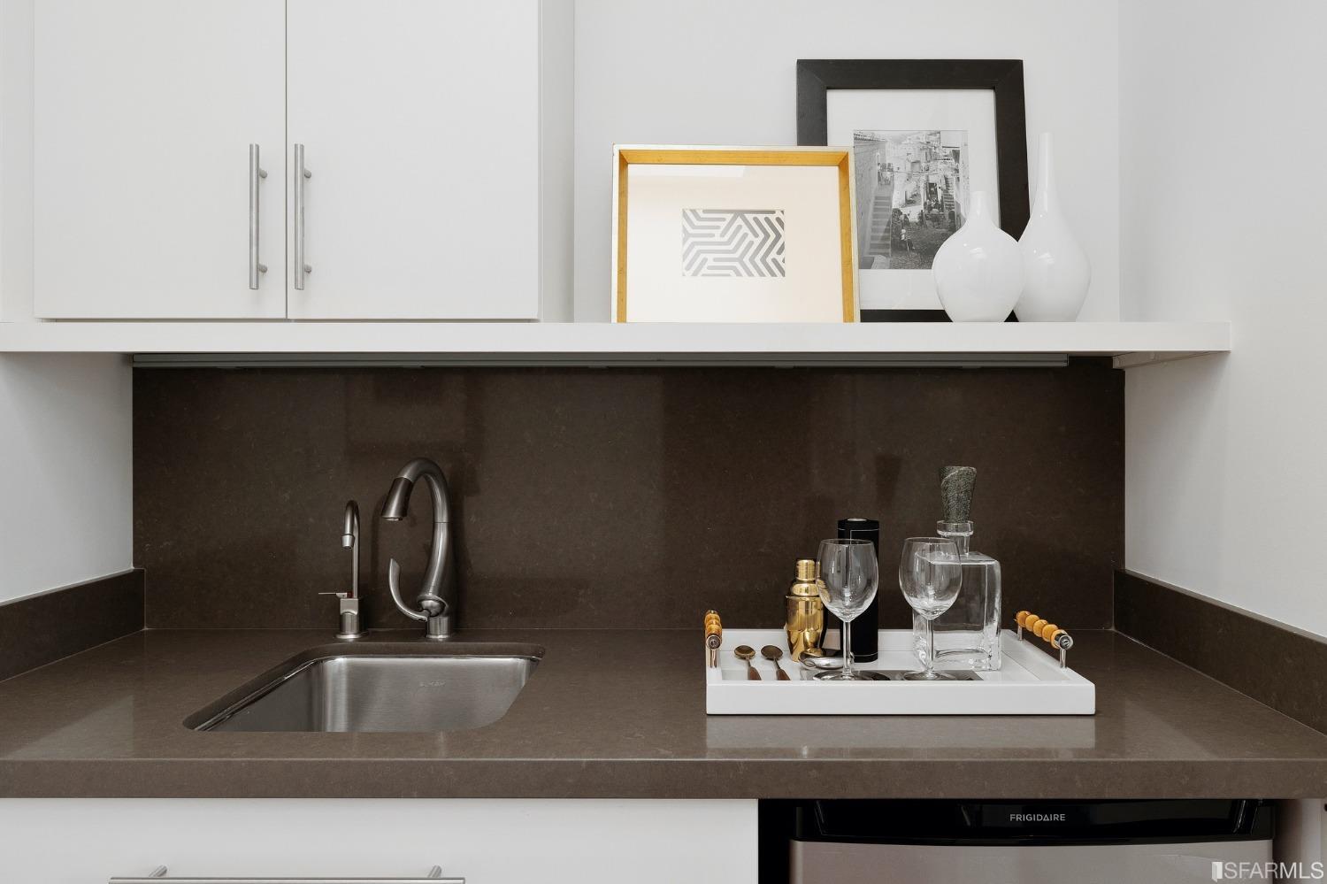 2405 Folsom Street Unit: 5