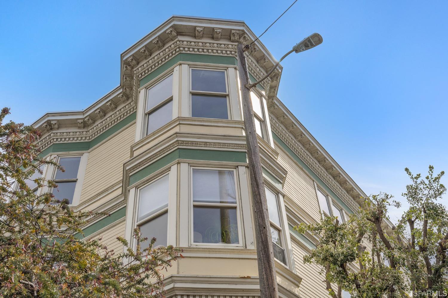 394 Elizabeth Street