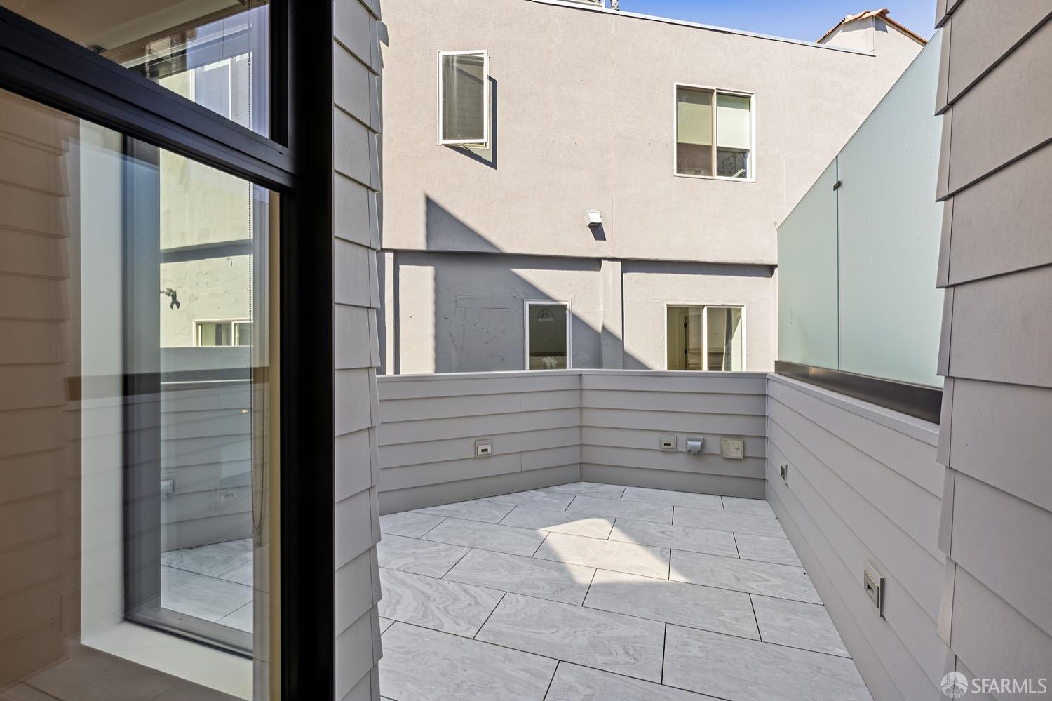 3310 Mission Street Unit: 2