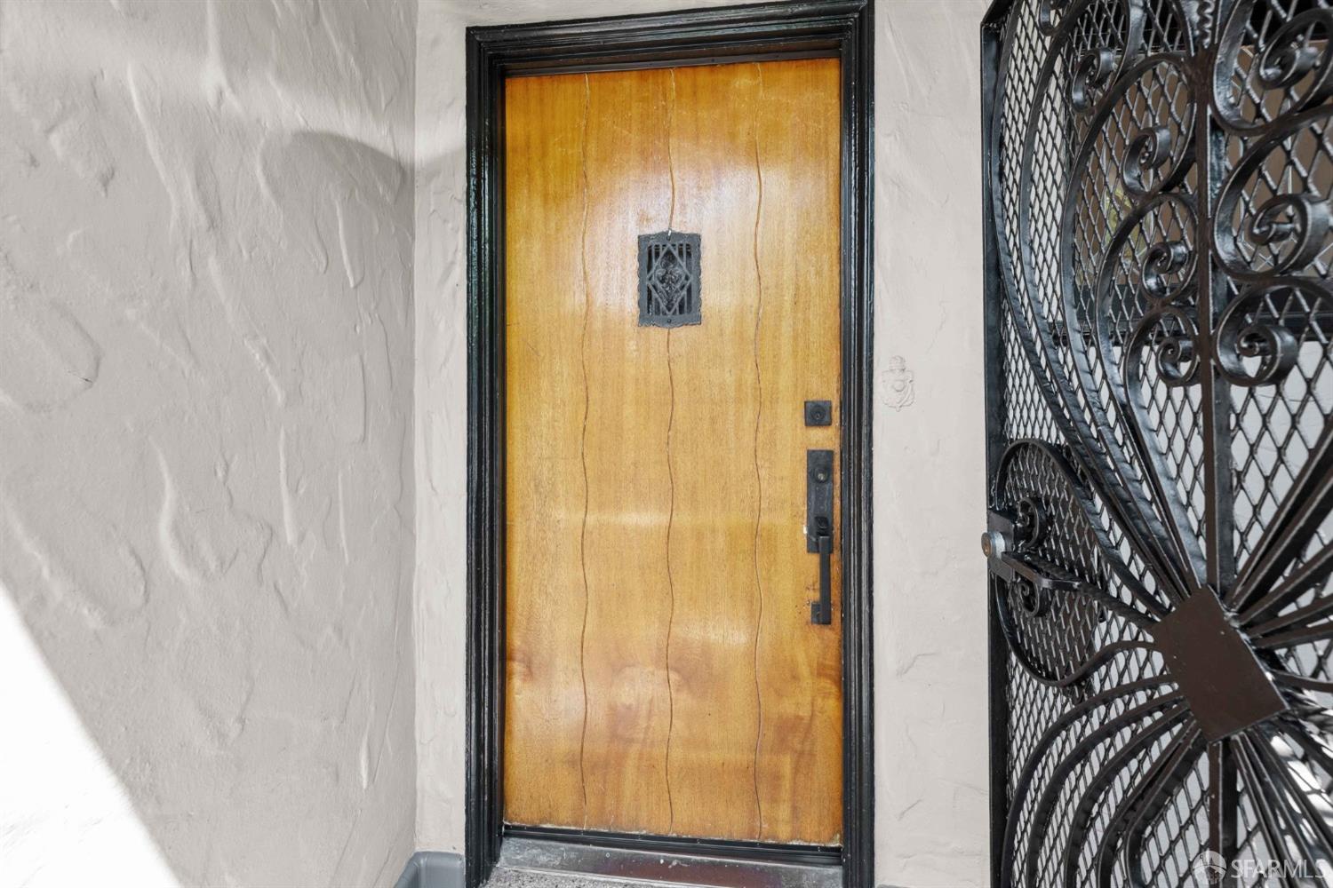 3283 Folsom Street