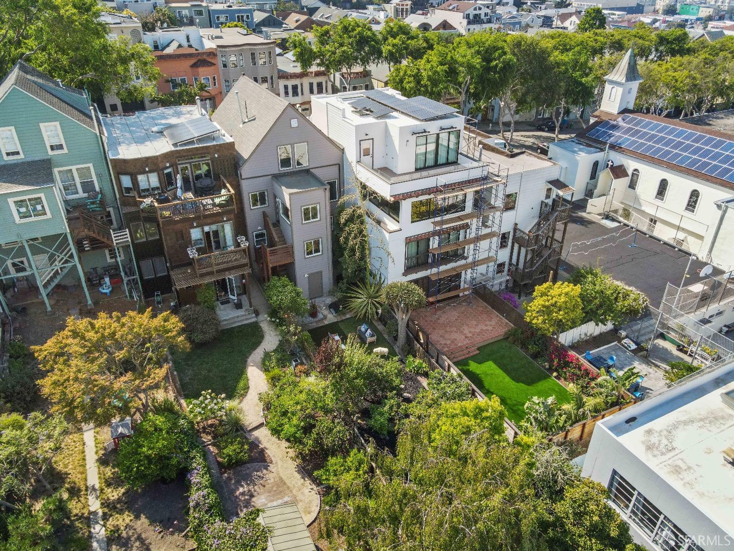 3283 Folsom Street