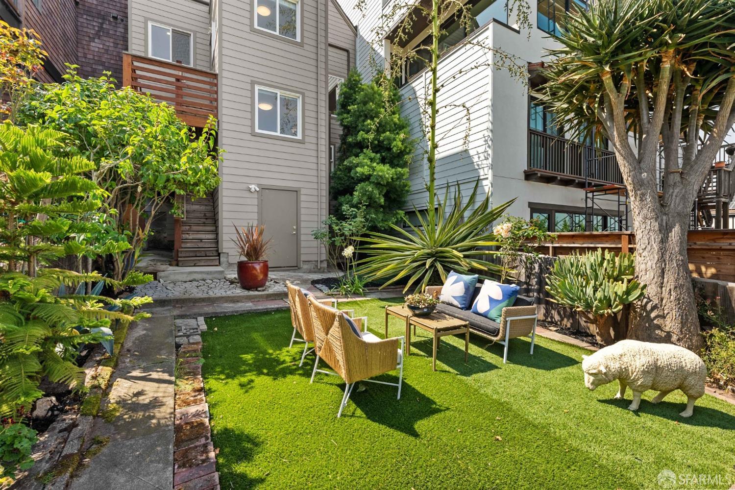 3283 Folsom Street