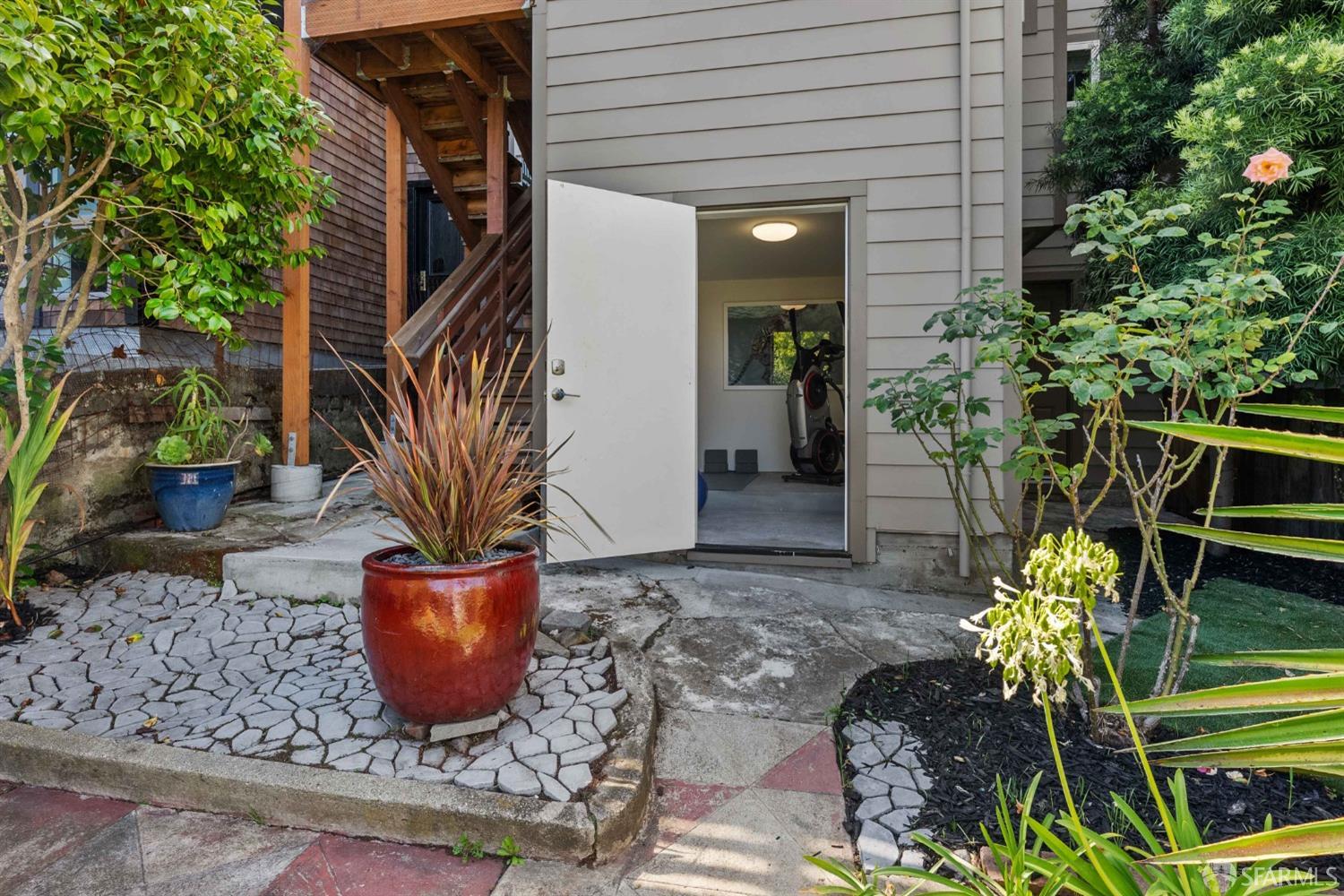3283 Folsom Street