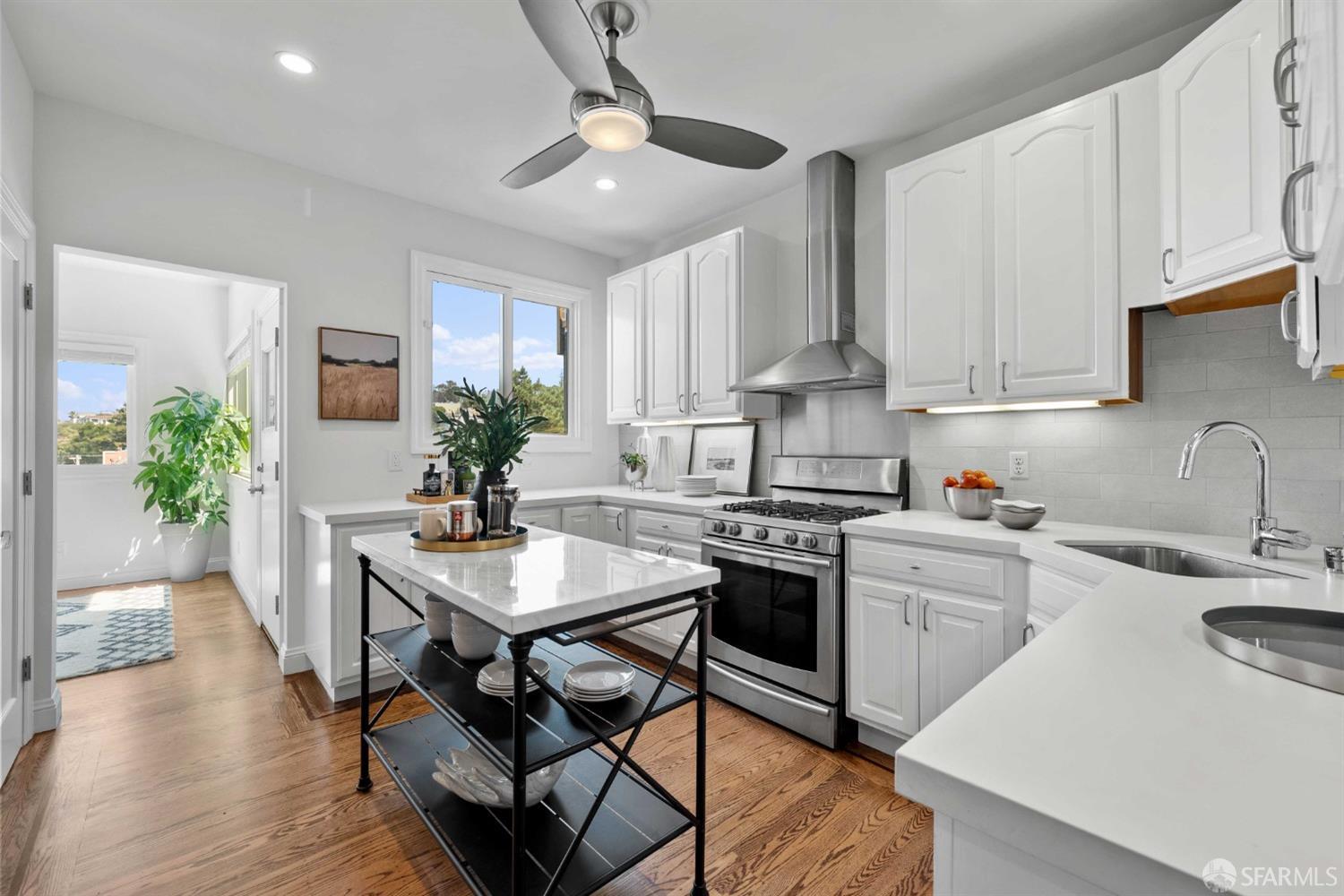 3283 Folsom Street