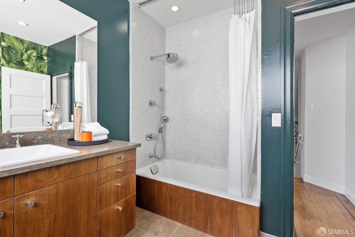 3283 Folsom Street