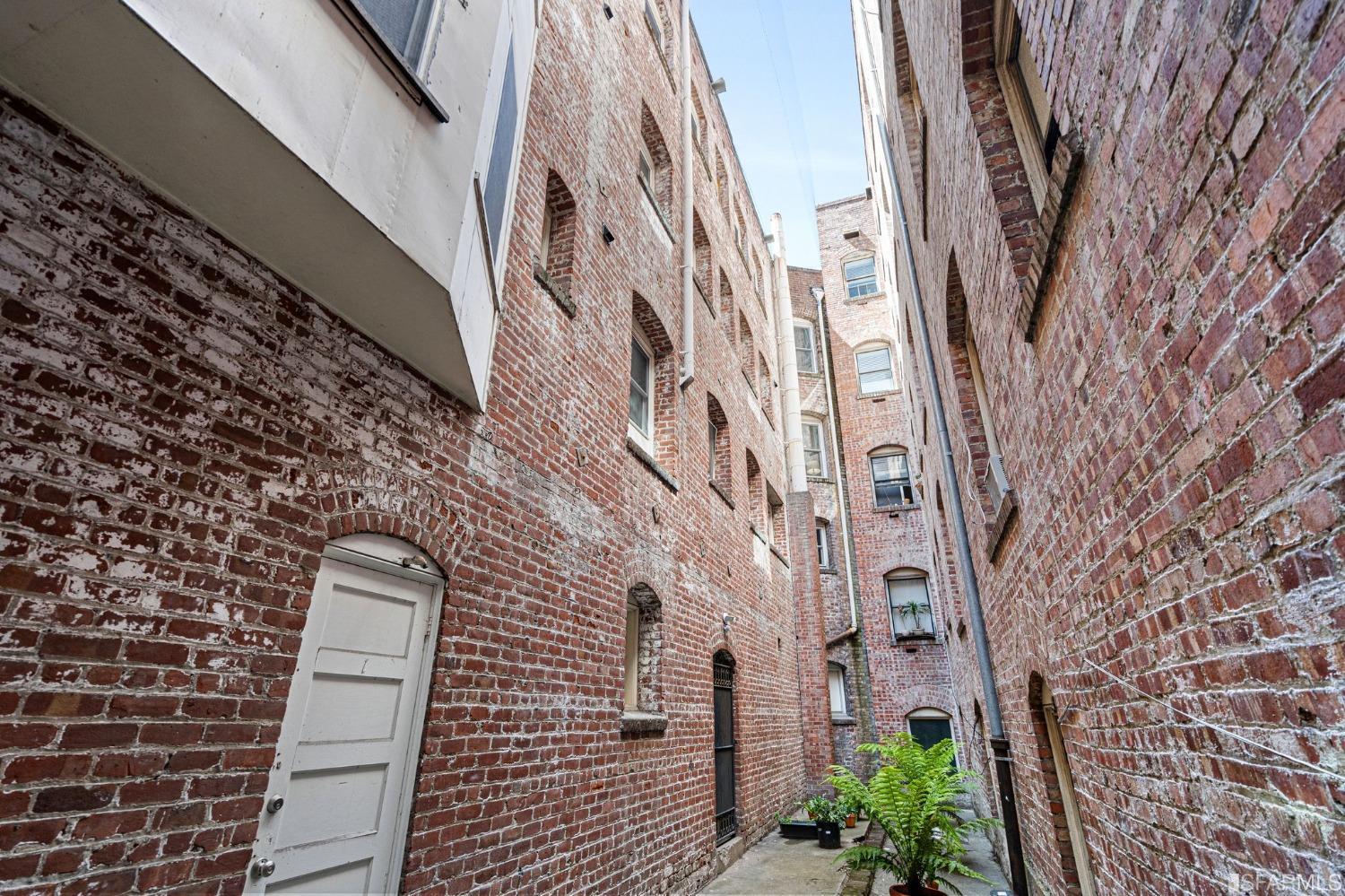 1070 Post Street Unit: 3