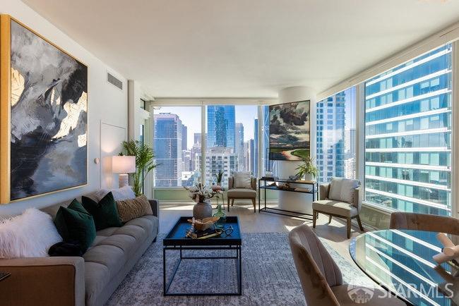 425 1st Street Unit: 2607