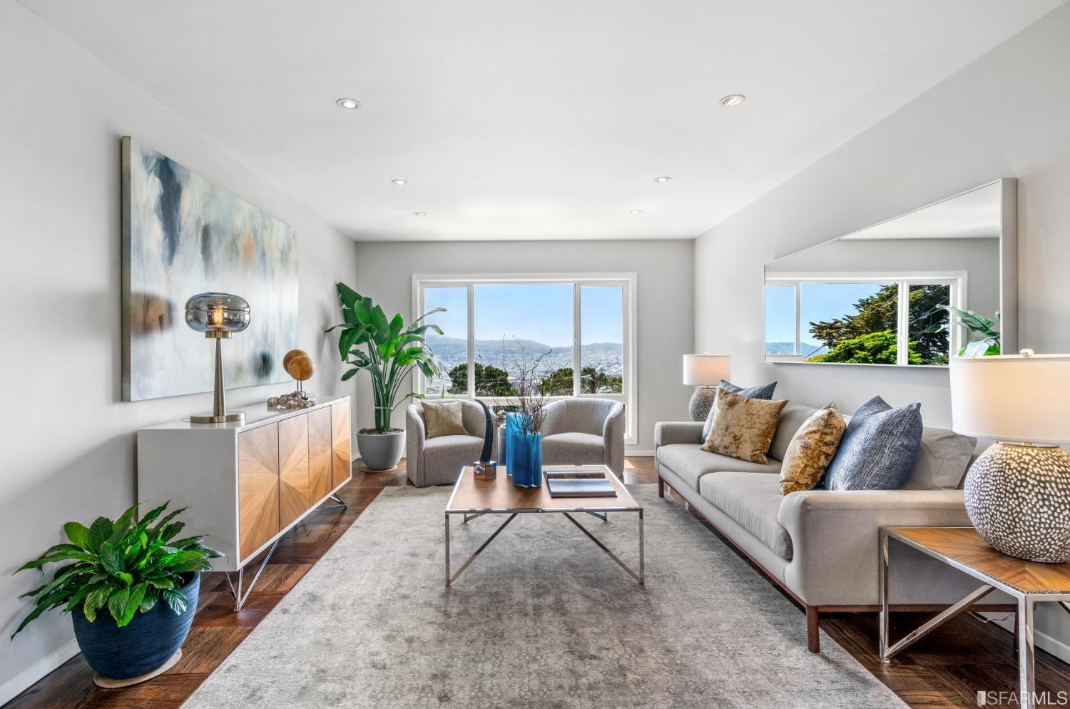 35 Los Palmos Drive