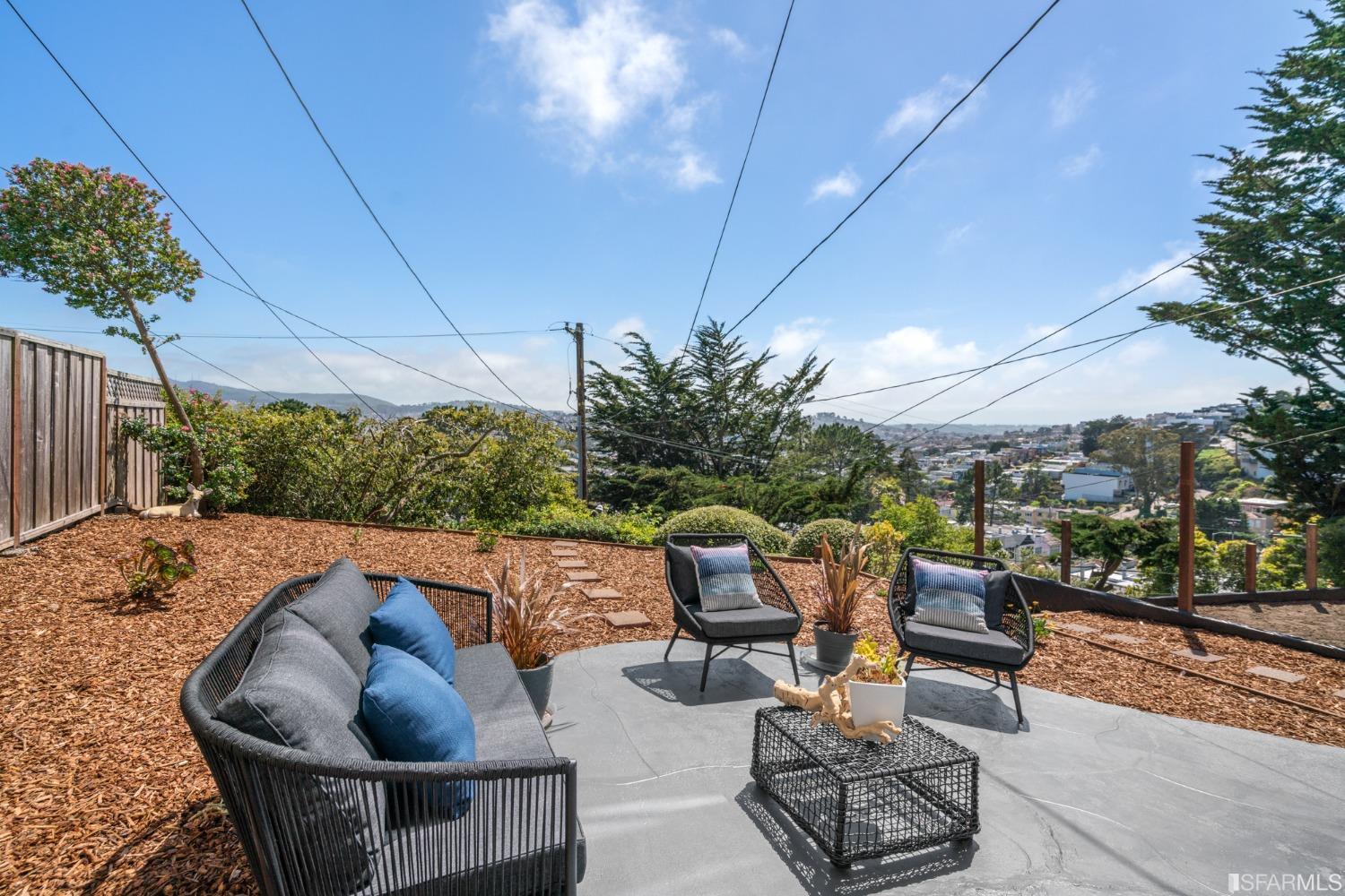 35 Los Palmos Drive