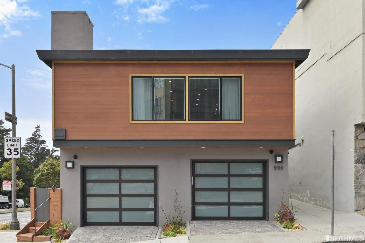 998 Burnett Avenue