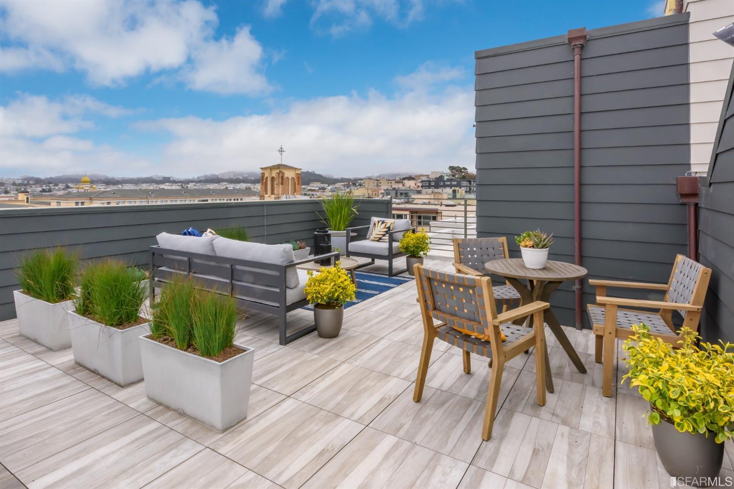 3032 Clement Street Unit: 302