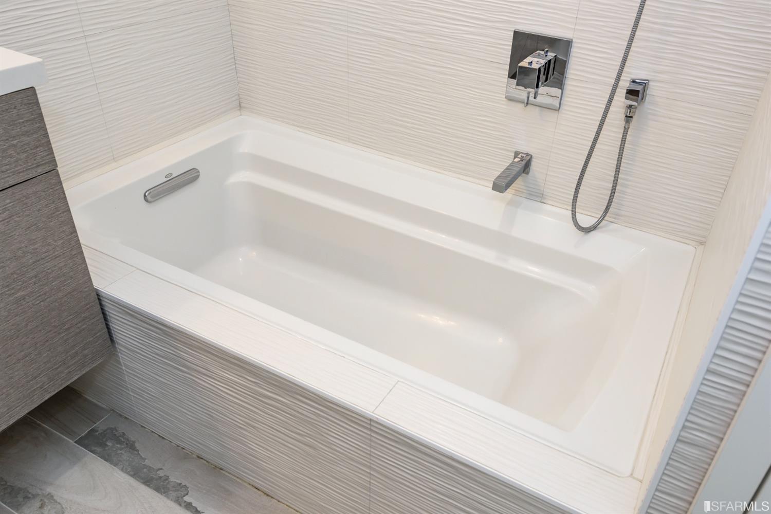 3032 Clement Street Unit: 302