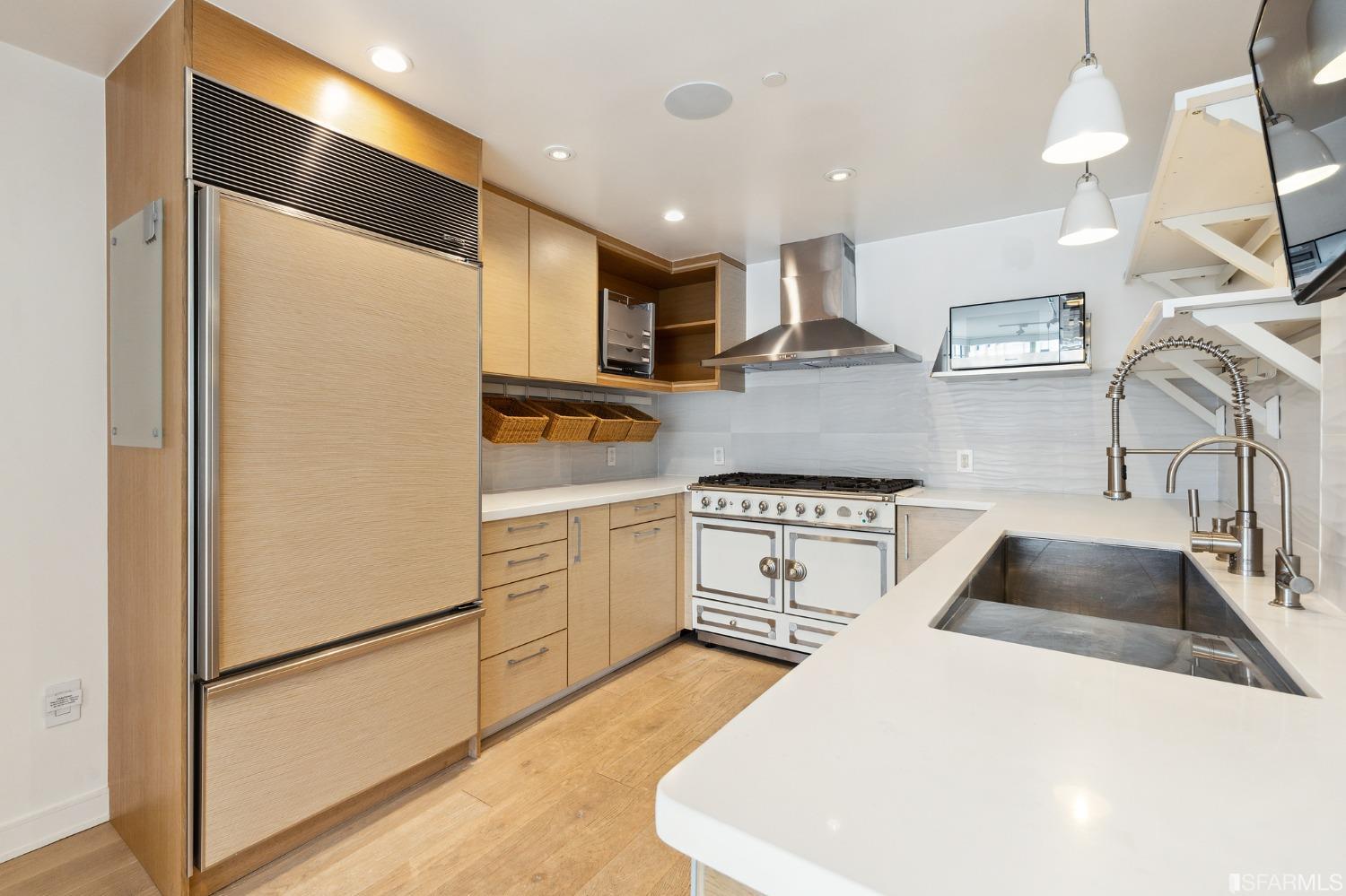 301 Mission Street Unit: 23E