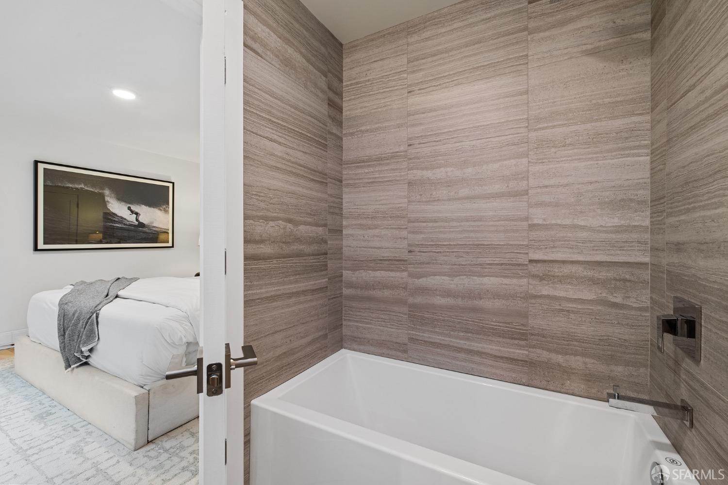 1624 Larkin Street Unit: 5