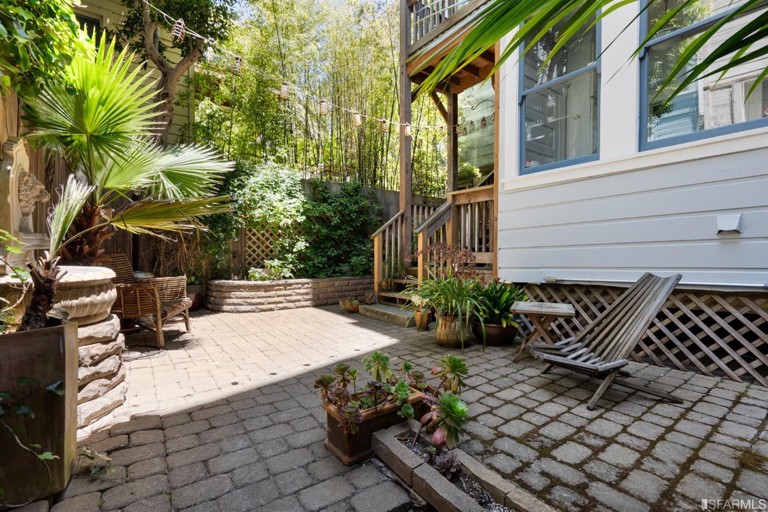 282 Waller Street