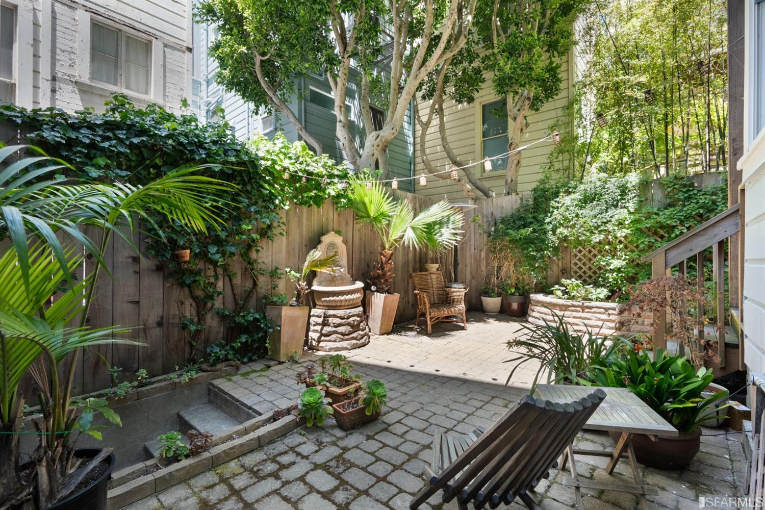 282 Waller Street