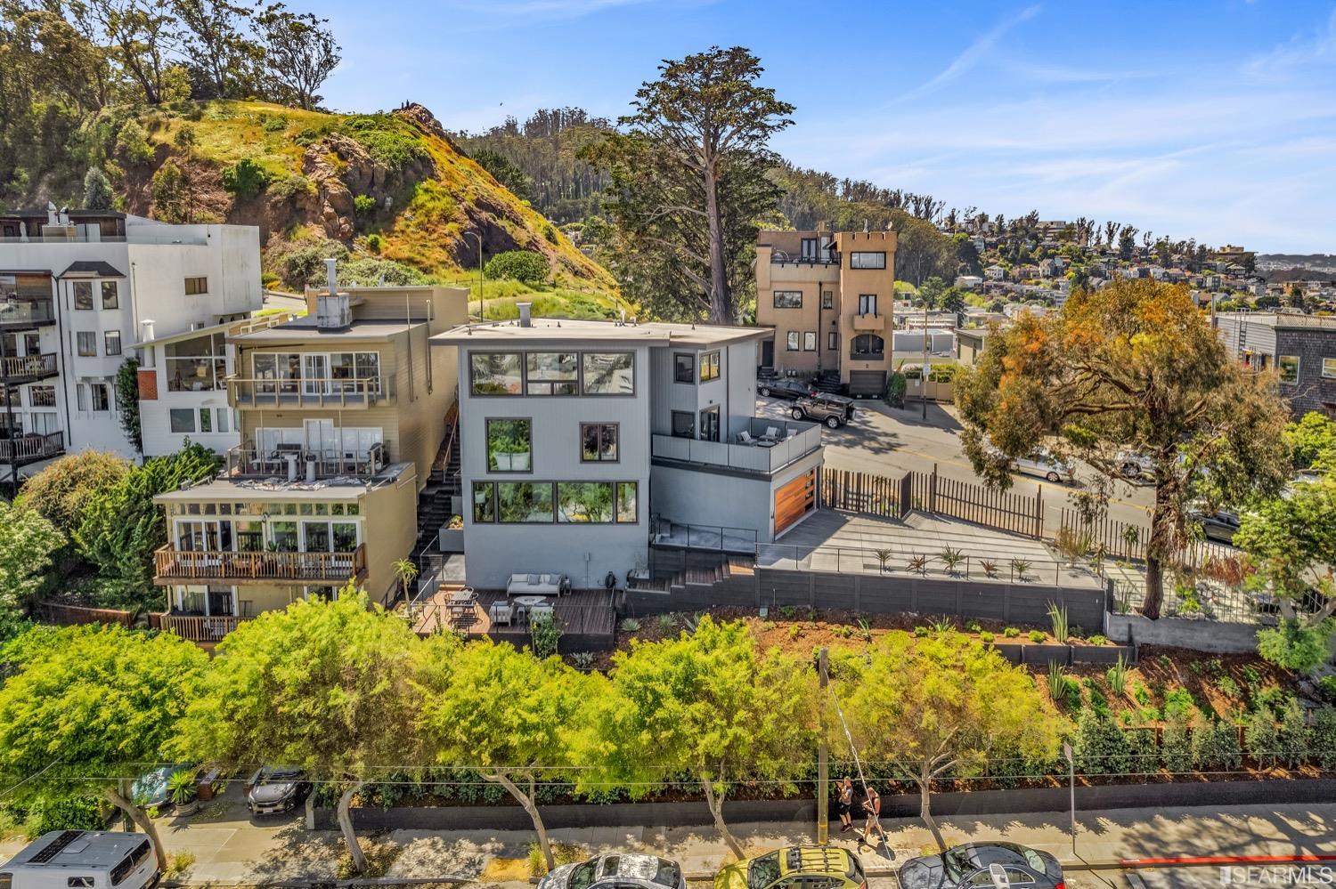 1 Twin Peaks Boulevard