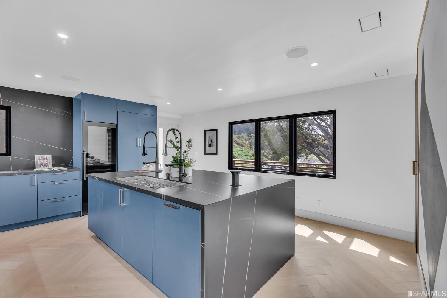 1 Twin Peaks Boulevard