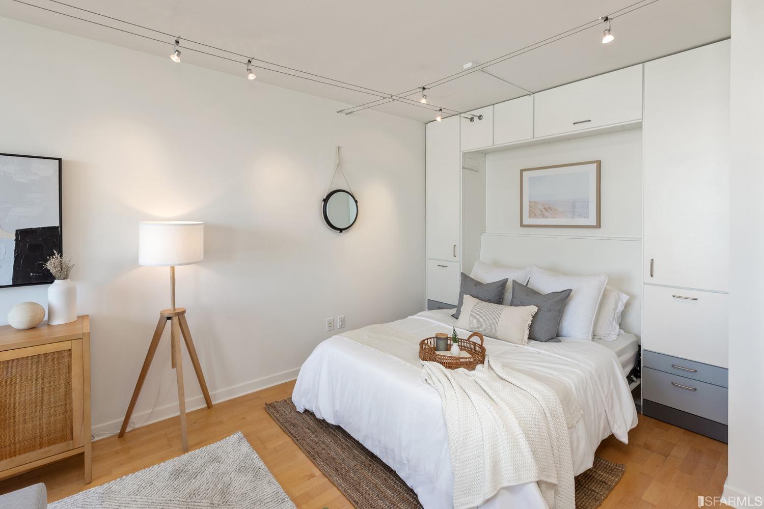 451 Kansas Street Unit: 563